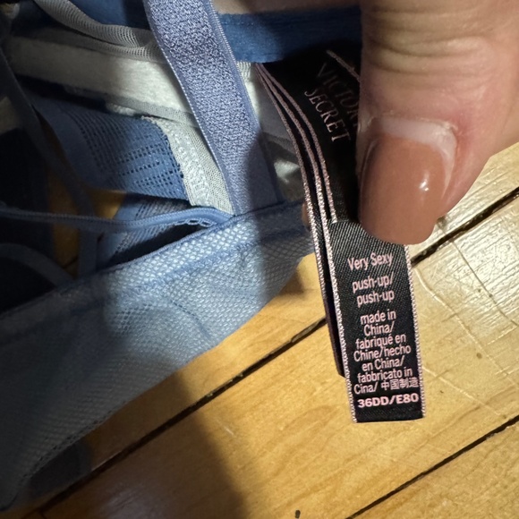 Bras - Picture 4 of 4